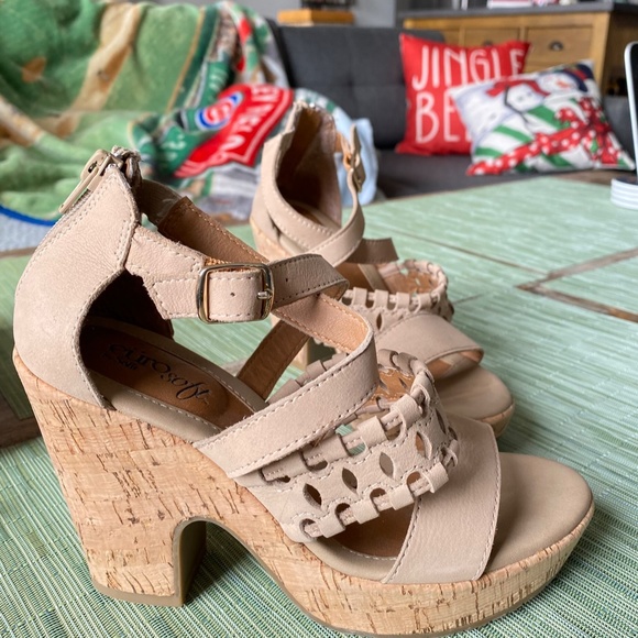 Shoes - Picture 4 of 5